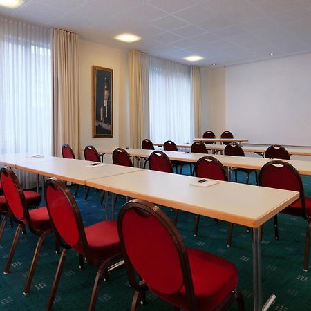 Sheraton Carlton Nuernberg Екстериор снимка A typical classroom layout