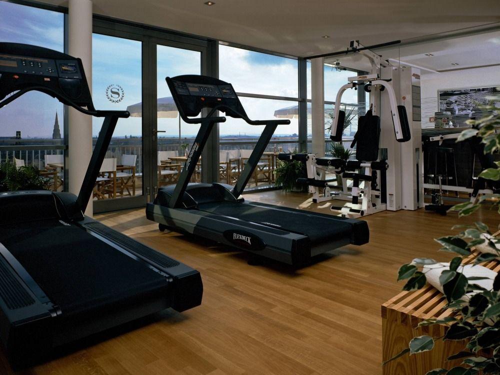 Sheraton Carlton Nuernberg Екстериор снимка A gym