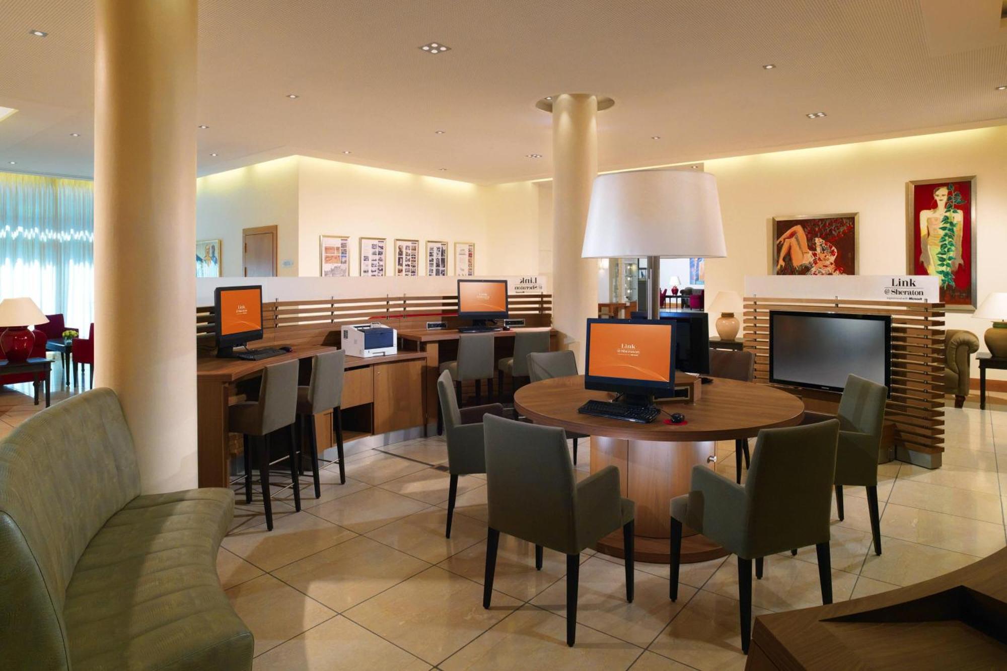 Sheraton Carlton Nuernberg Екстериор снимка Internet café in Munich, Germany