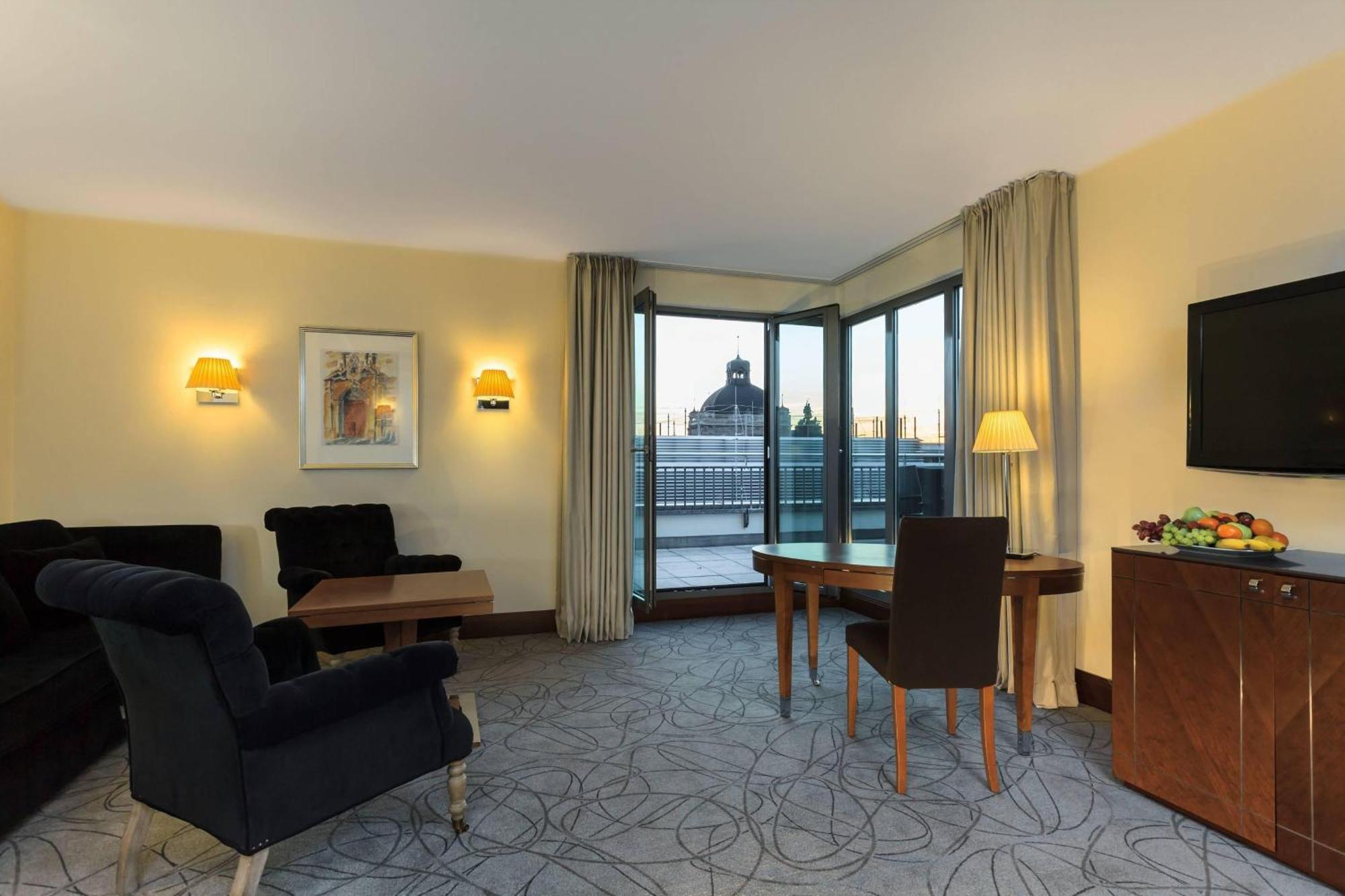 Sheraton Carlton Nuernberg Екстериор снимка Suite