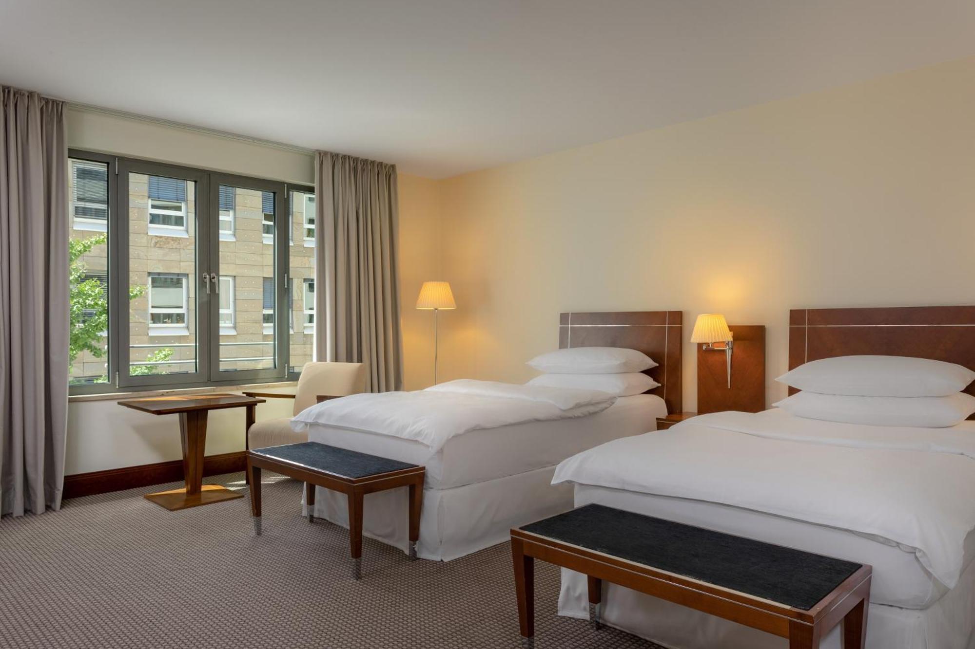 Sheraton Carlton Nuernberg Екстериор снимка A room at the hotel